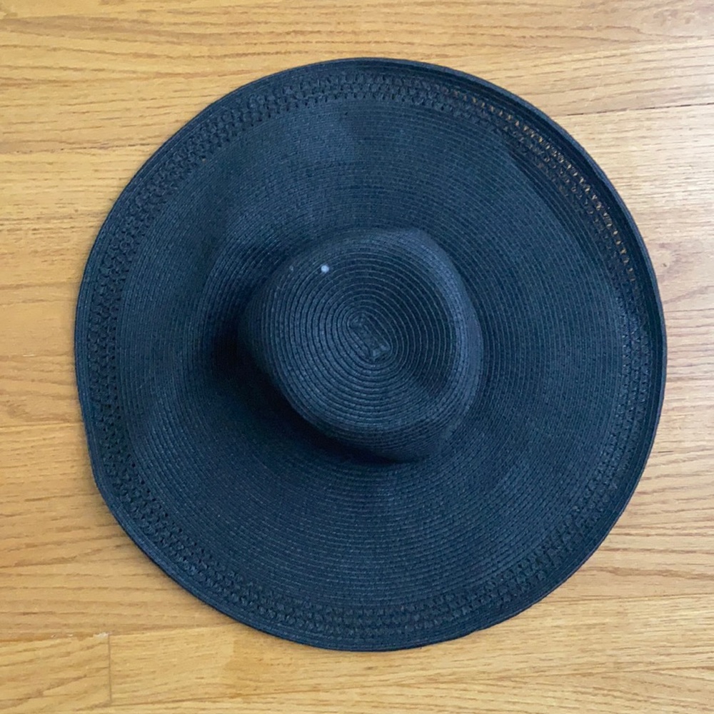 PACKABLE BLACK WOVEN HAT